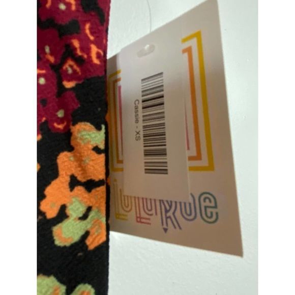 Lularoe Cassie skirt Size XS NWT - Picture 2 of 3